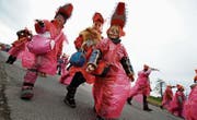 Impressionen des bunten Treibens am Neuheimer Fasnachtsumzug. (Bilder: Stefan Kaiser (28. Januar 2018))