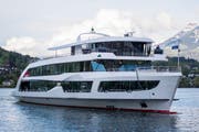 Die MS Diamant dreht eine Runde im Luzerner Seebecken. (Bild: Roger Grütter (Luzern, 4. Mai 2017))