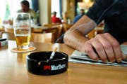 Ab 1. Mai ist Rauchen in Restaurants nicht mehr erlaubt. (Bild Markus Forte/Neue LZ)