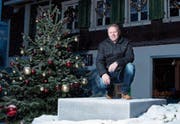 Noch kauert Michi I. Rogenmoser auf dem Sockel. (Bild: Maria Schmid (Oberägeri, 28. Dezember 2017))