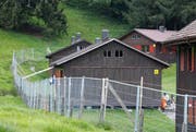 Die Truppenunterkunft Eigenthal wird temporär von Asylbewerbern bewohnt. (Bild: Stefan Kaiser / Neue ZZ)