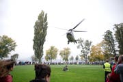 Ein Super Puma der Schweizer Luftwaffe landet auf der Lidowiese. (Bild: Manuela Jans- Koch)
