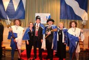 Sie zelebrieren allen voran die Littauer Fasnacht 2018: Knappe Nicola Del Tufo (v.l.), das Weibelpaar Els und Kurt Imgrüth, das Zunftmeisterpaar Roli und Fränzi Odermatt und Knappe Sinan Kasap. (Bild: PD)