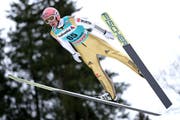Fand sich gestern bei seinen zwei Probedurchgängen auf der speziellen Titlis-Schanze ganz gut zurecht: der Deutsche Severin Freund. (Bild: Philipp Schmidli)