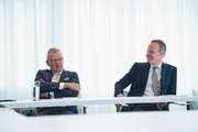 Wollen sich erneut zur Wahl stellen: die Regierungsräte Heinz Tännler (links) und Stephan Schleiss. (Bild: Maria Schmid (Zug, 26. Januar 2018))