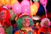Clowns am letzten Guuggali im Jahr 2007 im KKL. (Bild Mirjam Graf/Neue LZ)
