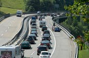 Stau auf der Gotthardautobahn. (Bild: Archiv / Keystone)