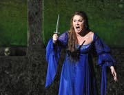 Über alle Kritik erhaben ist nur ihre Stimme: Anna Netrebko als «Iolanta». (Bild: EPA/Barbara Gindl)