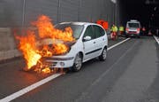 Das Auto fing kurz nach dem Sonnenbergtunnel Feuer. (Bild: Luzerner Polizei (31. August 2017))