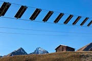 Der weltweit erste Solarskilift besitzt 82 Solarpanel und produziert vier Mal mehr Strom als er benötigt. (Bild: Keystone)