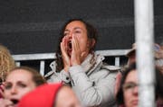...während sie von Renate Köpfli lautstark angefeuert werden. (Bild: Roger Grütter/ Neue LZ)