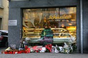 Zahlreiche Kerzen und Blumen erinnerten im Januar 2009 an den verstorbenen. (Bild: Archiv Neue LZ)