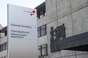 2015 sollen die Steuern im Kanton Schwyz erhöht werden. (Bild: Archiv LZ)
