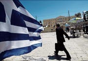 Der Syntagma-Platz vor dem Parlamentsgebäude in Athen. (Bild: EPA)
