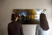 Sarah (links) und Tamara versuchen, mit ihrem schweren Verlust zu leben. Wir haben das Bild auf ihren Wunsch anonymisiert. (Bild Nadia Schärli)