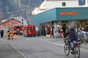 Die Gitschenstrasse musste für rund 75 Minuten gesperrt werden. (Bild: Florian Arnold (Altdorf, 23. November 2017))