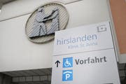 Weil im Bereich der roboterassistierten Chirurgie die Patientenzahl stark anstieg, baut die Klinik St. Anna ein Provisorium. (Bild: Pius Amrein / Neue LZ)