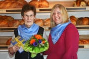Preisträgerin Marlis Ruckstuhl, Pfaffnau (links) bei Gastgeberin Alexandra Schwizer, Bäckerei-Konditorei Schwizer, Pfaffnau. (Bild: Heiboss SA / Luzern)