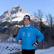 Beim Einlaufen war Simon Ammann noch guten Mutes. (Bild: Keystone)