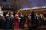 Das Lucerne Festival Orchestra unter der Leitung von Riccardo Chailly und unter Mitwirkung des Chor des Bayerischen Rundfunks, des Latvian Radio Choir, Orfeón Donostiarra, des Tölzer Knabenchor und den Solisten: Ricarda Merbeth, Juliane Banse, Anna Lucia Richter, Sara Mingardo, Mihoko Fujimura, Andreas Schager, Peter Mattei und Samuel Youn, interpretiert Gustav Mahlers "Sinfonie der Tausend" (Bild: Priska Ketterer)