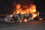 Das Auto geriet am Montagabend auf der Autobahn A2 in Vollbrand. (Bild: PD)