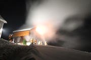 Beim Brand entwickelte sich starker Rauch. (Bild: Kapo Schwyz)