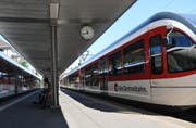 Eine Formation der Zentralbahn am Bahnhof Hergiswil. (Bild: Matthias Piazza)
