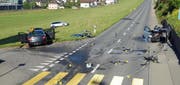 Die Unfallstelle auf der Surseestrasse in Wauwil am Dienstagmorgen. (Bild: Luzerner Polizei)