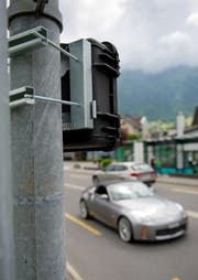 Mit solchen Geräten wird der Verkehr gezählt. (Bild Corinne Glanzmann)