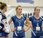 Bedrückte Stimmung bei den Luzernerinnen Korina Perkovac, Dijana Radulovic und Vera Bachmann (von links). (Bild: Dominik Wunderli (Luzern, 19. März 2017))