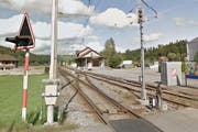 Die BLS-Haltestelle Hüswil wird modernisiert. (Bild: Google Maps)