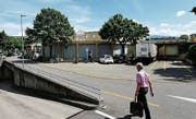 Auch der Anlieferungsbereich für die Migros im Neudorf-Center soll neu gebaut werden. (Bild: Stefan Kaiser (23. Mai 2017))