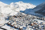 Blick auf die Gemeinde Andermatt im Winterkleid. Das Bild entstand am 15. November 2015. (Bild: PD)