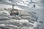 Die Touristenattraktion ist bedroht: Auch auf dem Titlisgletscher schmilzt das Eis. (Bild: Pius Amrein)
