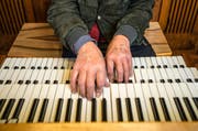 Am Lucerne Festival am Piano wird auch tüchtig in die Orgeltasten gegriffen. (Bild: Archiv Neue LZ)