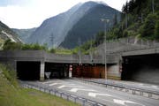 Das Nordportal des Gotthard-Strassentunnels bei Göschenen. (Bild: Pius Amrein/Neue LZ)