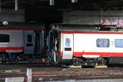 Der gekippte Wagen wurde aufgestellt. (Bild: René Meier / Luzernerzeitung.ch)