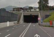 Der Buchrain-Tunnel wurde vorübergehend gesperrt. (Bild: Google Street View)