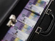 Grosse Banknoten stehen in der Kritik, weil Kriminelle sie dazu benutzten, illegale Einkünfte zu verschleiern oder Geld zu waschen. In der Schweiz sieht die SNB aber diesbezüglich kein besonderes Risiko. (Bild: Gabriele Putzu/Keystone)