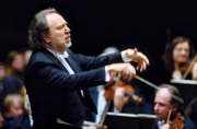 Im Film lernt man Riccardo Chailly als leidenschaftlichen Operndirigenten kennen. (Bild: PD/Decca)