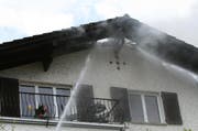 Hier hat ein Blitz eingeschlagen. (Bild: Leserbild Walter Näf)
