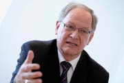 Der Kanton Obwalden (im Bild Finanzdirektor Hans Wallimann) präsentierte am Mittwoch ein tieferes Defizit als budgetiert. (Bild: Keystone)