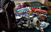Behandlung von an Malaria erkrankten Kindern in Kenia. (Bild: Karel Prinsloo/AP (Siaya, 30. Oktober 2009))