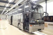 Ein kontrollierter Car im Schwerverkehrszentrum in Erstfeld. (Bild: Kantonspolizei Uri (21. Dezember 2017))