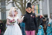 Die Gruppe Urisk Reiden schickte zwei Verliebte an den Umzug. (Bild: Corinne Glanzmann (9. Februar 2018))