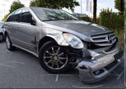 Das Auto wurde beim Zusammenstoss stark beschädigt. (Bild: Luzerner Polizei (Sursee, 20. September 2017))