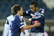 Einige Zeit eine geölte Maschine: Das Duo Dimitar Rangelov, links, und Mahmoud Kahraba bejubeln das 2:2 in der Partie gegen Aarau im Februar. (Bild: Philipp Schmidli / Neue LZ)