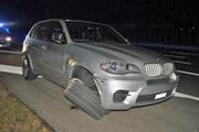Die Unfallstelle auf der Autobahn A4a bei Cham. (Bild: Zuger Polizei (Cham, 3. Dezember 2017))