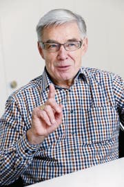 Mittlerweile kann Fredy Egli über viele Geschichten von früher schmunzeln. (Bild: Werner Schelbert (Zug, 25. November 2016))