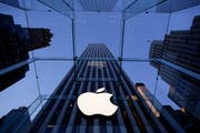 Apple-Store in New York. (Bild: MARK LENNIHAN (AP) / Keystone)